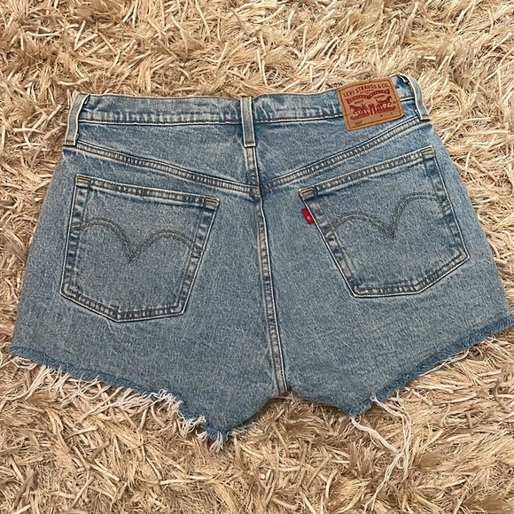 Levi’s Light Denim Shorts - Picture 2 of 7